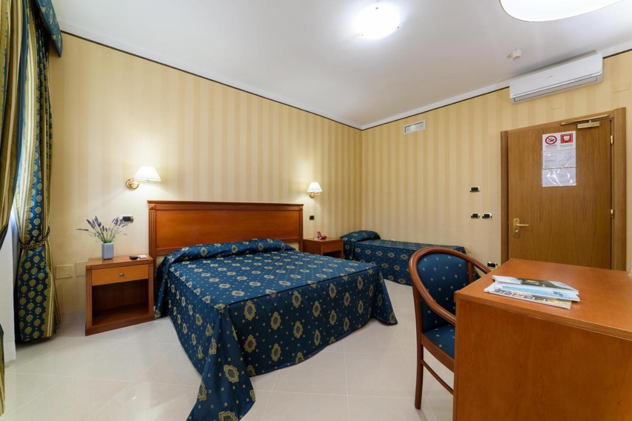 Hotel Hermitage Полла Экстерьер фото